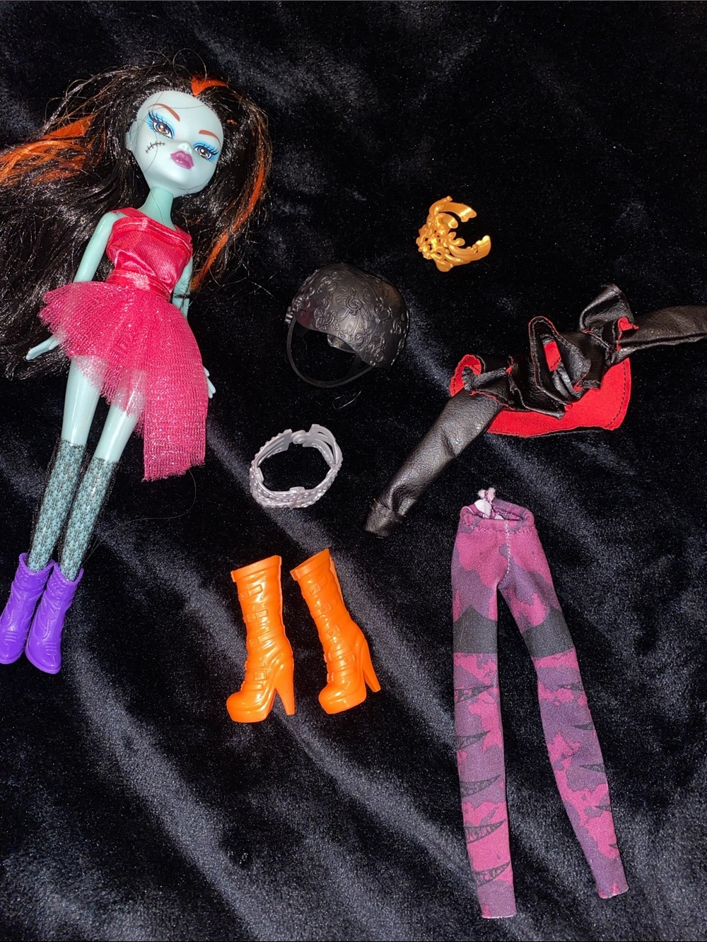 Miscellaneous doll accessories and one monster high knock off doll